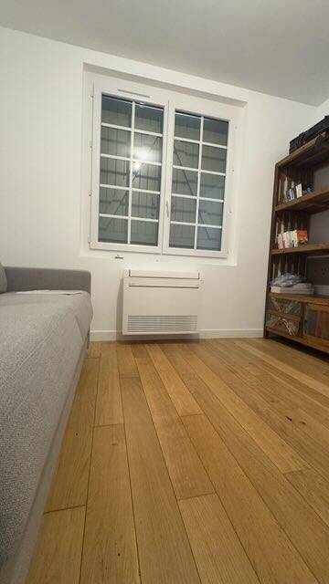 Installation d’une climatisation console dans salon : solution esthétique et performante équivalente au split pour confort été hiver optimal sur le bassin d'Arcachon