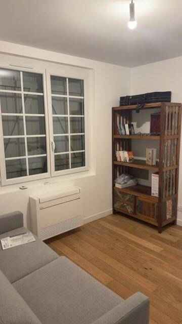 Installation d’une climatisation console dans salon : solution esthétique et performante équivalente au split pour confort été hiver optimal sur le bassin d'Arcachon
