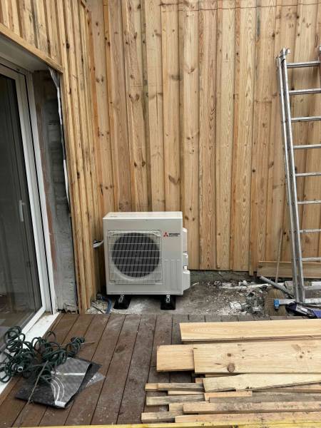 Installation d'une pompe à chaleur réversible Mitsubishi à Arcachon sur le Bassin d'Arcachon