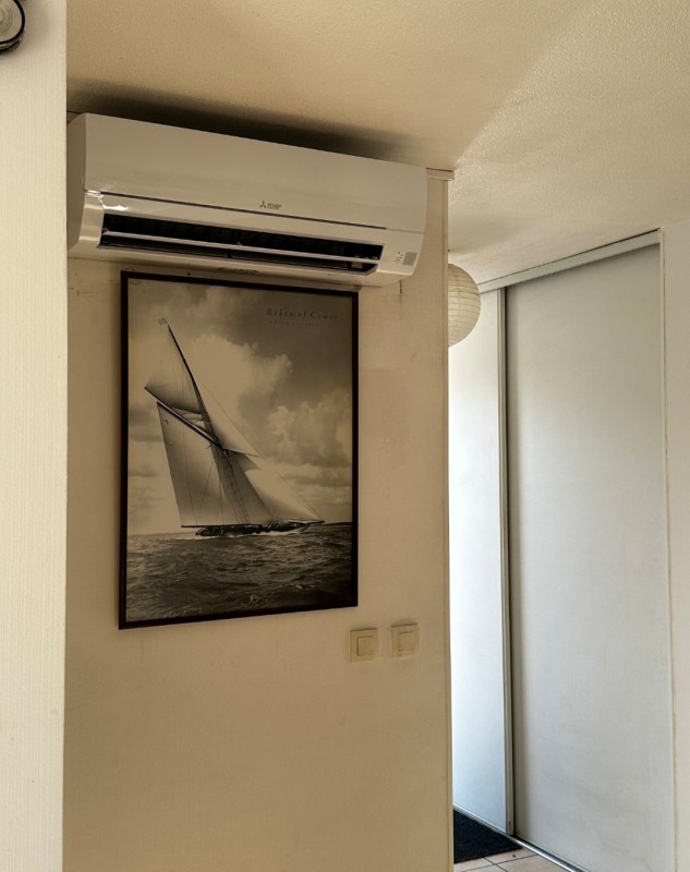 Split installé dans le salon à la teste de buch