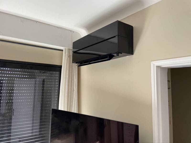 Climatisation design noir profile Mitsubishi Gujan Mestras